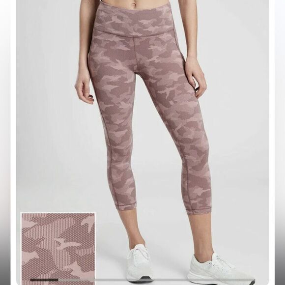 Athleta Ultimate Stash Pocket Texture Camo Capri Yogi Size Medium - Picture 1 of 7